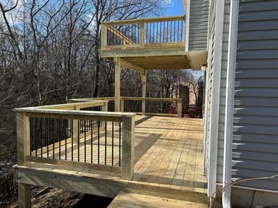 Upper and lower deck levels with black metal balusters in Fern Creek