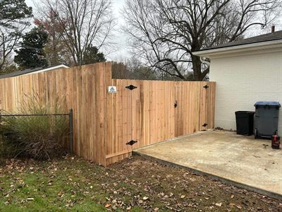 Wood privacy fence in Pleasure Ridge Park KY